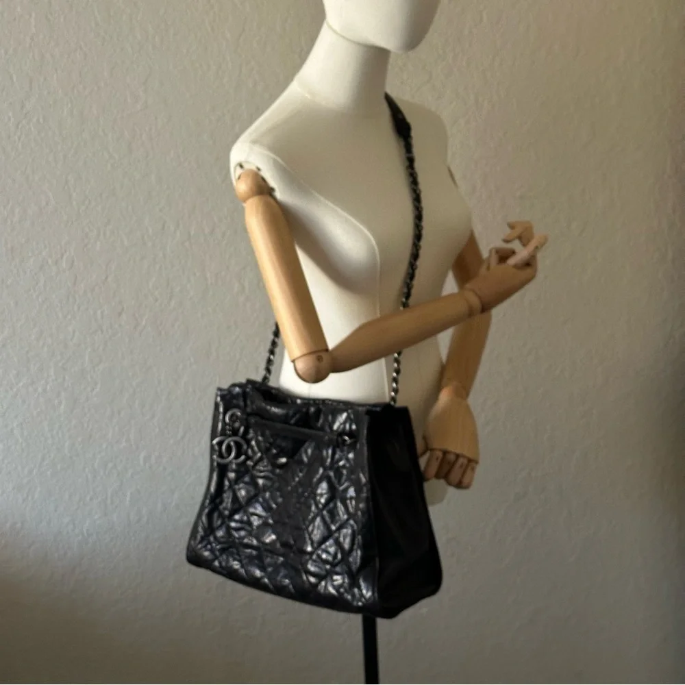 🔥VERY RARE CHANEL 31 Rue CAMBON Glazed Caviar Tote Bag/GUARANTEED AUTHENTIC 🔥 - Picture 2 of 16